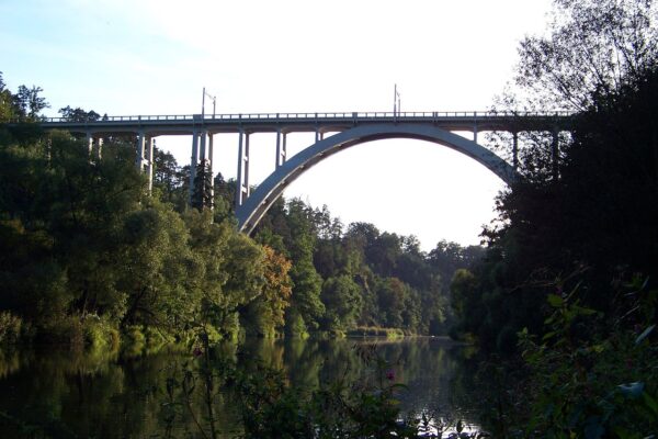 Most v Bechyni slaví 90 let