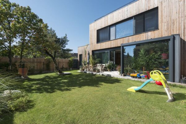 Dva podobné domy – dva rôzne prístupy