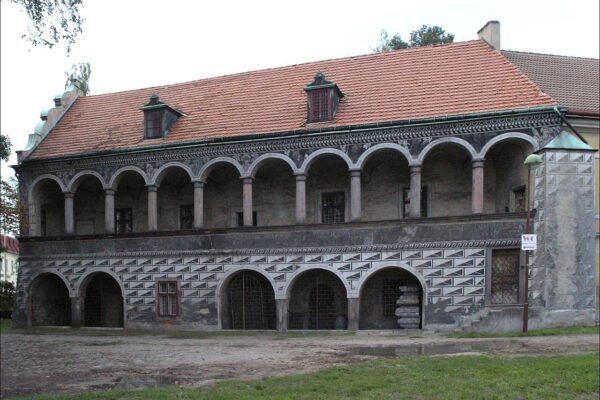 Obnova fasády tzv. Červeného domu v České Lípě skončila