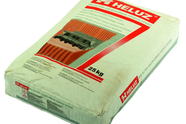 Se zimními maltami HELUZ nebo zdicí pěnou HELUZ  je možné stavět i v mírné zimě