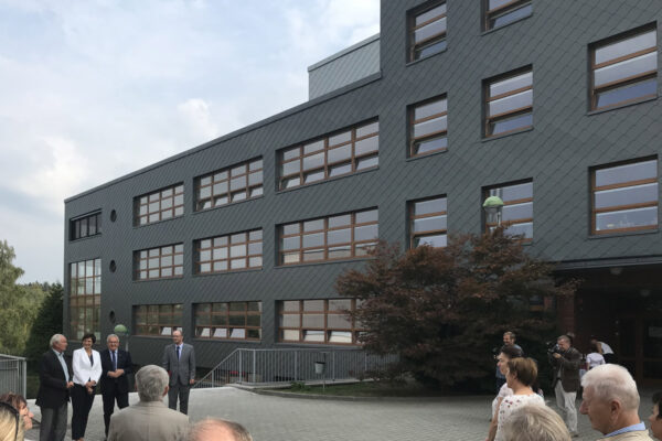 Nová fasáda liberecké školy – z titanzinku