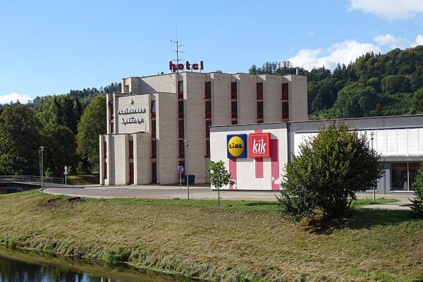 Semily koupily zchátralý hotel Centrum