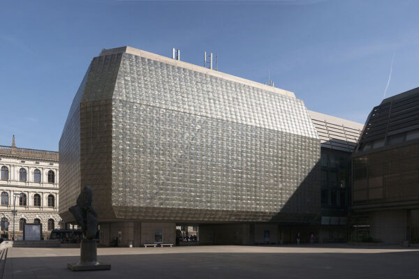 MK posuzuje případnou památkovou ochranu Nové scény a kliniky