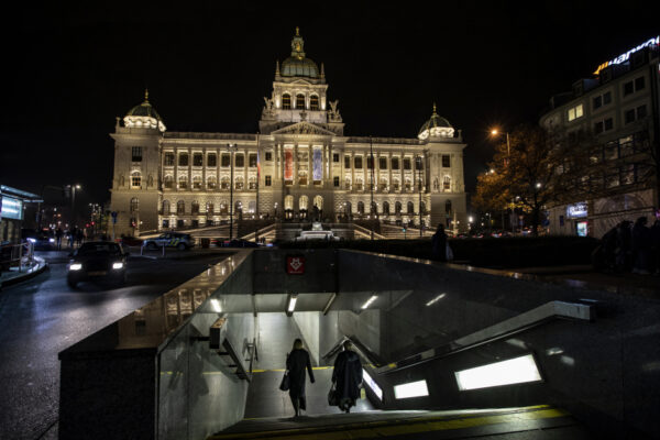 Černá a bílá stránka Václavského náměstí