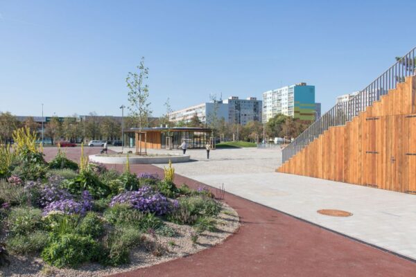 Park a náměstí Krakov, Praha 8