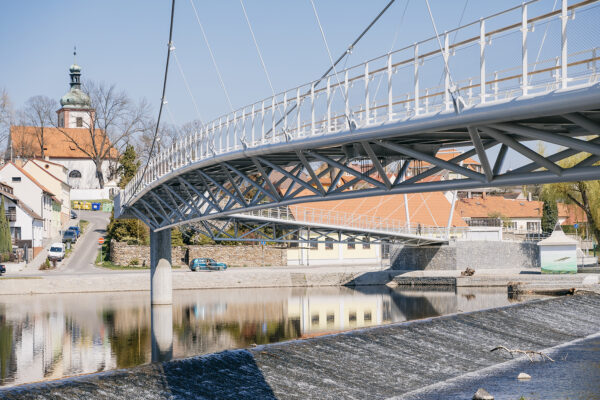 Lávka pro pěší přes řeku Otavu