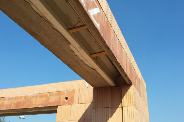 Nosný žaluziový a roletový překlad HELUZ pro venkovní stínicí techniku