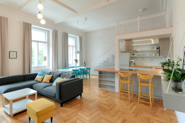 Byt Karlín – historie s dotekem geometrie