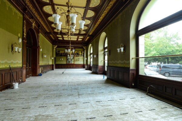 Kavárna Měšťanské besedy v Plzni získá nový vzhled