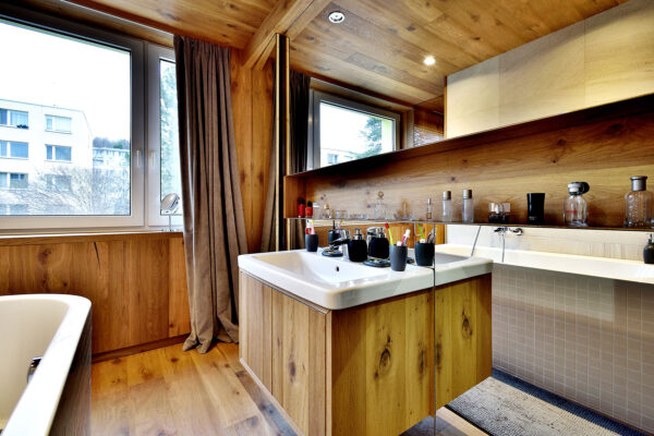 Rekonstrukce bytu v paneláku na luxusní horský chalet