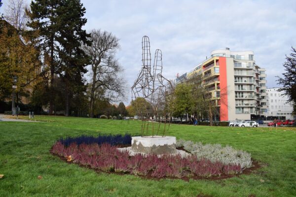 Drátěné véčko upozorňuje na program Cesta svobody