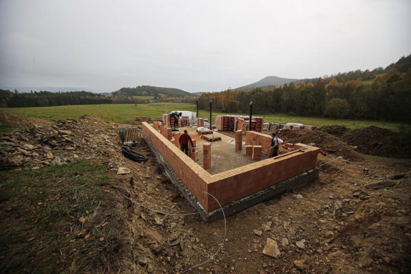 Stavba českého soběstačného domu byla zahájena