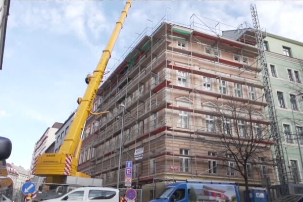 Jak postavit tři loftové byty na pražských Vinohradech za šest dnů