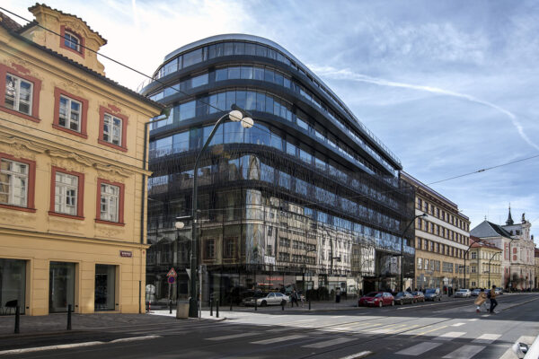 Stropní chlazení/vytápění REHAU v paláci DRN