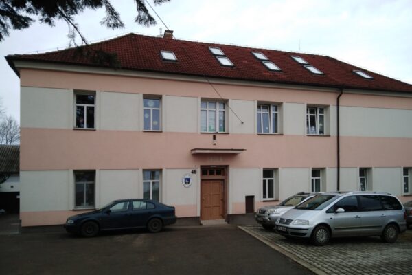 Neobyčejná obecní škola