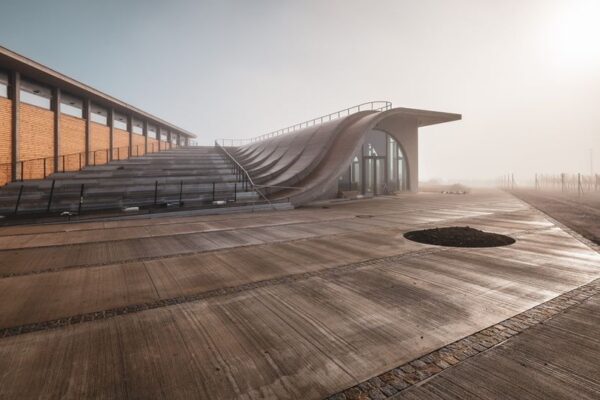 Lahofer dokončuje nové sídlo