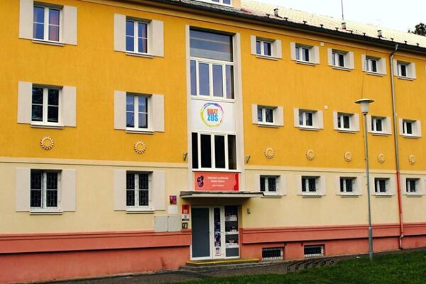 Ostrov chce vybudovat přístavbu k základní umělecké škole