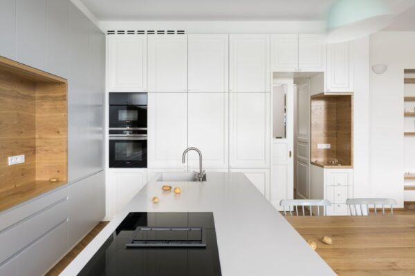 Bílá, šedá, bramborová