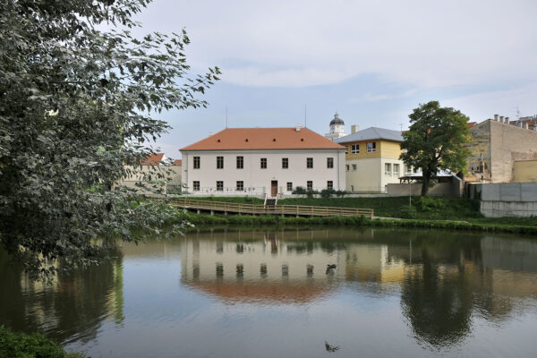 Paarův zámeček v Pohořelicích a Vila domy Slunovrat