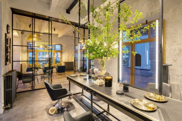 Kadeřnický salon a Kavárna za zrcadlem