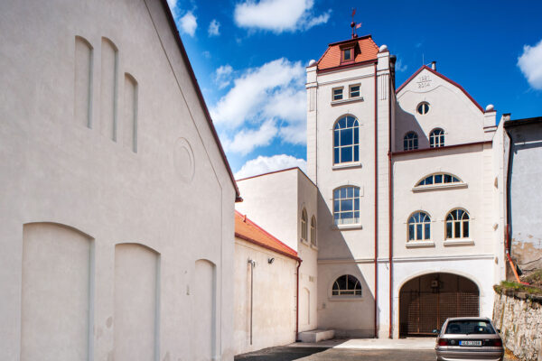 Snadná řešení pro renovace fasád domů a balkonů