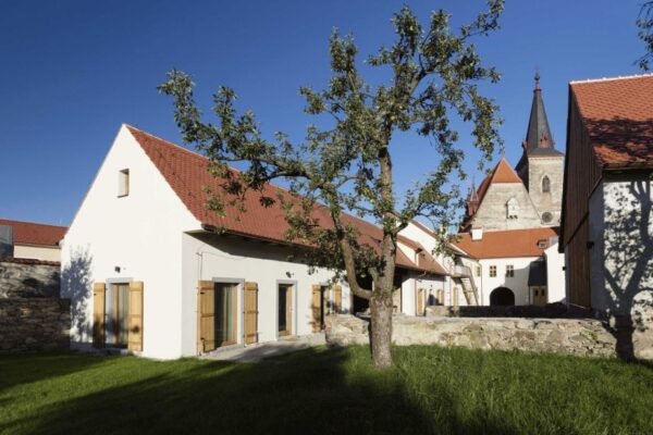 Stavební úpravy bývalé fary