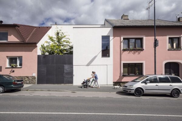 Výstavní projekt DŮM X MUD