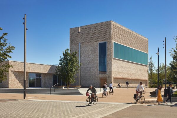 Komunitní centrum a školka v Eddingtonu