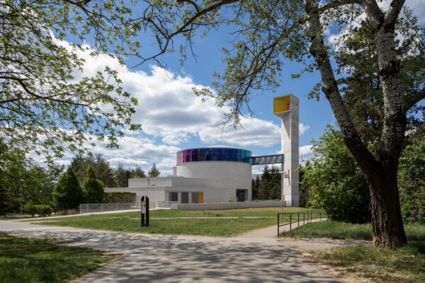 Kostel uprostřed sídliště