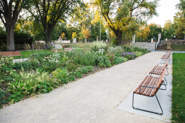 Husův park v Praze – Čakovicích