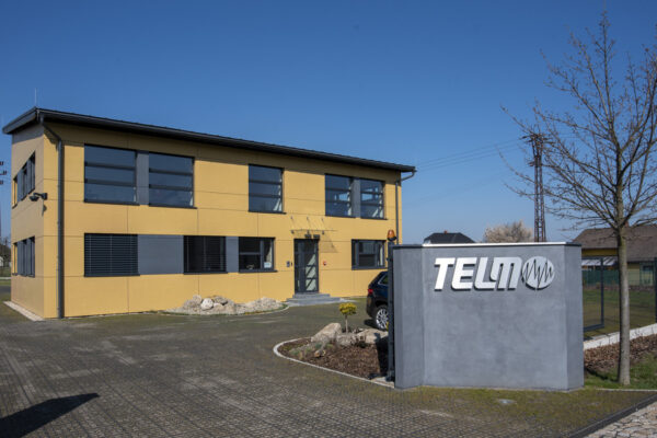 Ryzí dřevostavba provozovny firmy TELMO