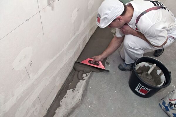 Systémová řešení pro keramické obklady a dlažby