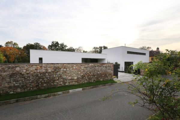 Mladší brácha v Mníšku