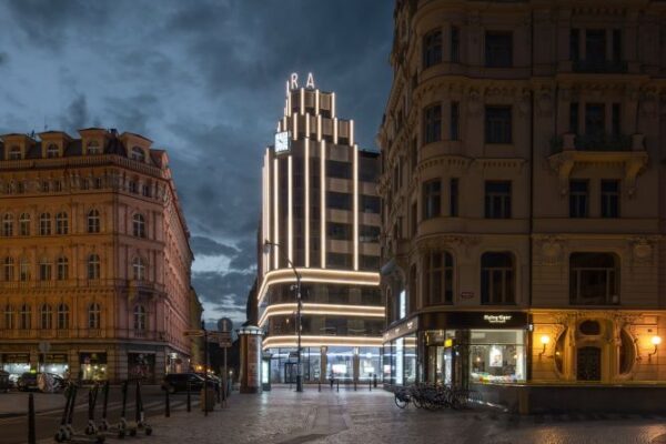 Osvětlení paláce ARA