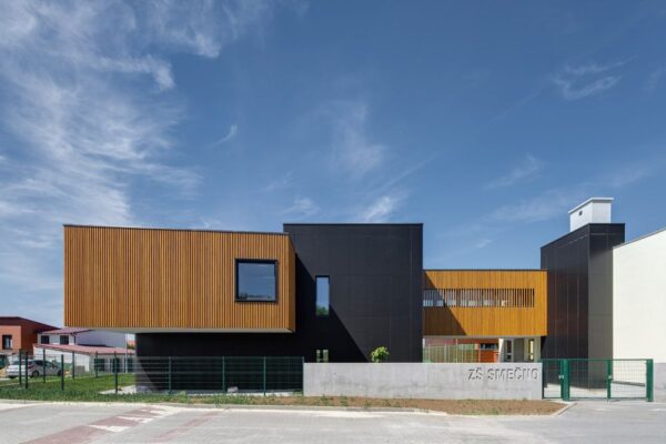 Školní pavilon ve Smečně