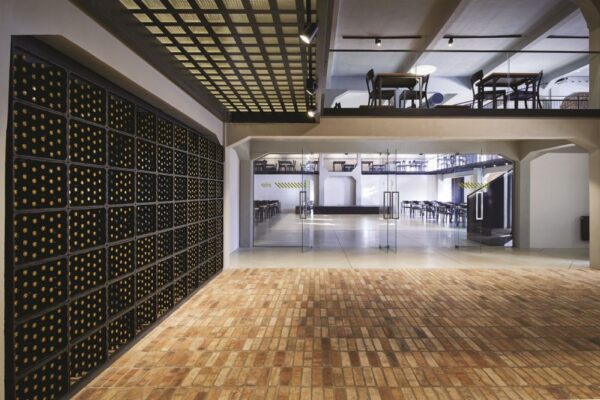 Konverze sálu v pivovaru Kocour