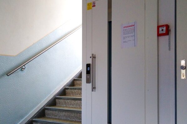 Taky máte dům bez výtahu?