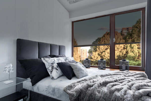 Markýzy FAKRO pro fasádní okna – stop letnímu horku v interiéru