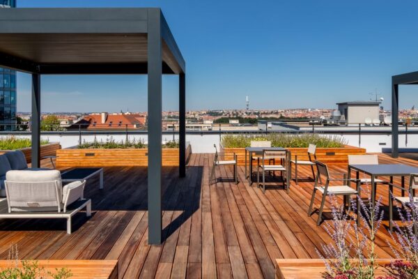 Budova B pražského BB Centra vítězem soutěže Zelená střecha roku 2021