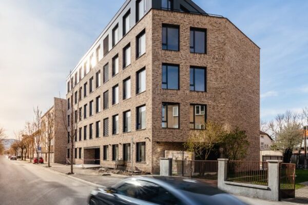 Administrativní budova Hollého 6