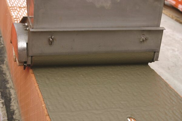 Zimní malty HELUZ stavebníkům prázdniny nedopřejí