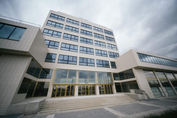 Do budovy na Bubenské se po mnoha letech vrací život