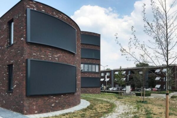 Největší výzvy při stínění atypických oken