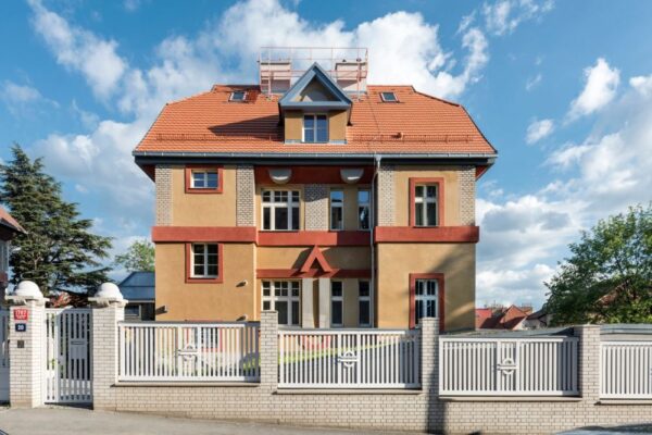 Rekonstrukce a přístavba vily