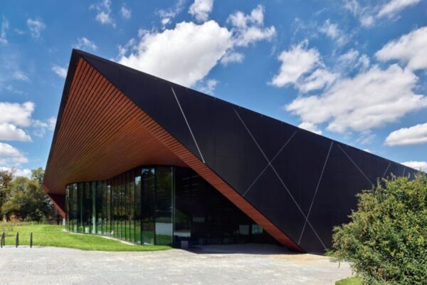 Unikátní bazén v Lounech získal titul Stavba Ústeckého kraje 2021