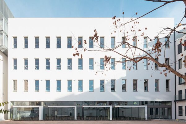 Nové Technologické centrum UMPRUM je kompletně vybaveno svítidly Zumtobel