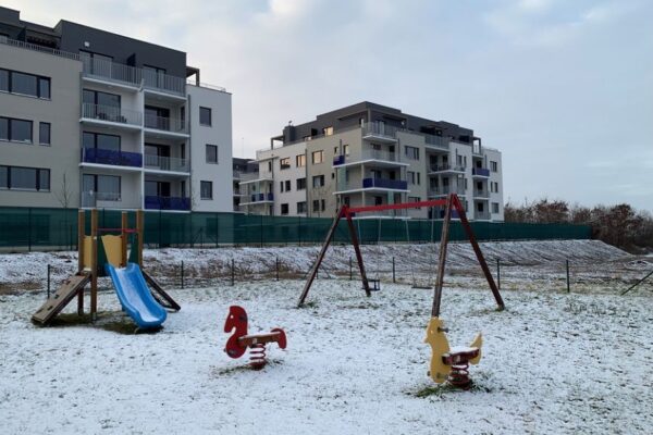 Zachycovat a vracet dešťovou vodu zpět do přirozeného koloběhu pomáhá v bytovém domě systém akumulačních boxů Q-Bic Plus