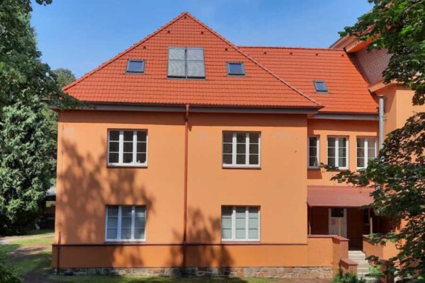 Proměna staré půdy ve školní knihovnu