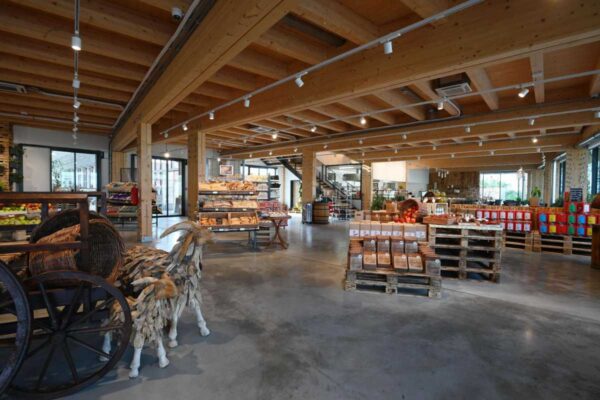 Farma Vraňany Hanč na Mělnicku vsadila na svítidla Zumtobel a Thorn