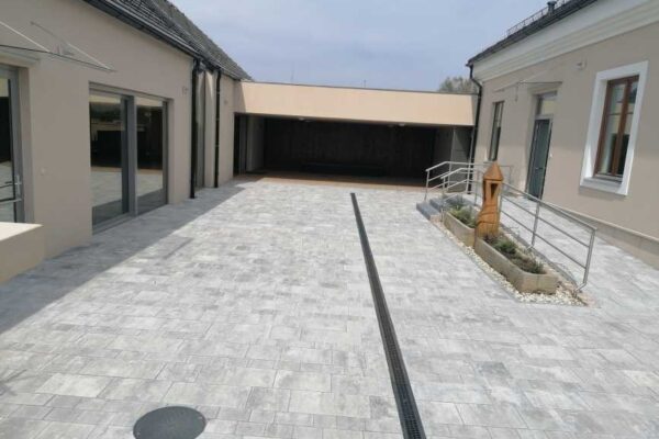 Hvězda obce České Libchavy? Obecní úřad se střechou STAR!